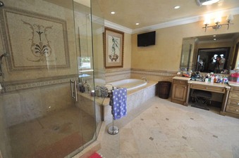 Enlarge photo 76