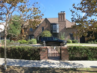 Statue Neighbor House