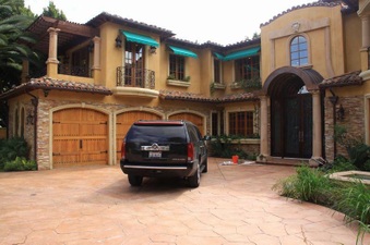 13918 Chandler Blvd