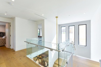 Enlarge photo 38