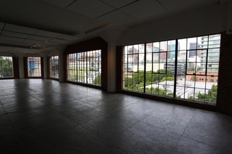 Enlarge photo 89