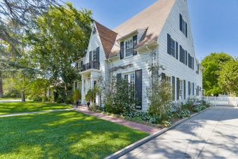 2030 Oak Street