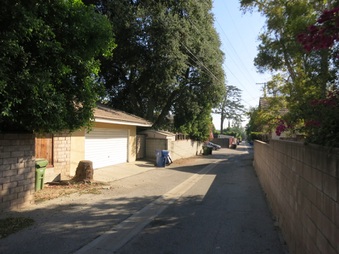 Alley between Balcom and White Oak