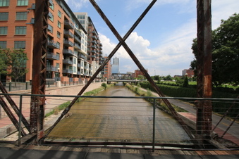 Enlarge photo 19