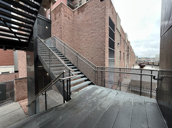 Enlarge photo 68