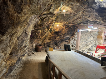 Enlarge photo 37