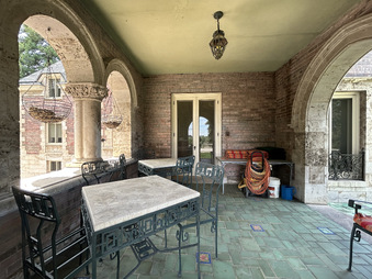 Enlarge photo 131