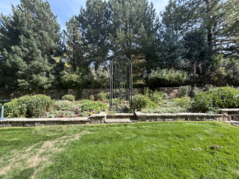 Enlarge photo 89