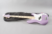 17 Fender Limited Edition Adam Clayton S