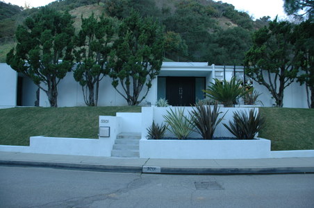 Genis House