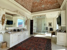 Enlarge photo 105