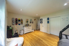 Enlarge photo 68