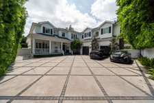 CAST 13372 Encino