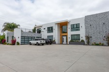 ML 10824 Tarzana
