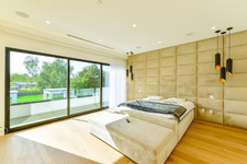 Enlarge photo 63