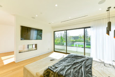Enlarge photo 64