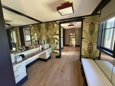 Enlarge photo 69