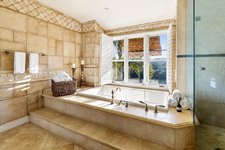 Enlarge photo 79