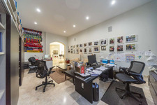 Enlarge photo 51