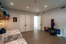 Enlarge photo 51
