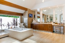 Enlarge photo 76