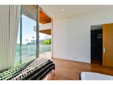 Enlarge photo 115