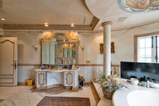 Enlarge photo 89