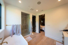 Enlarge photo 51