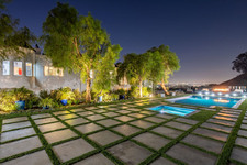 Enlarge photo 89