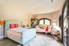 Enlarge photo 82