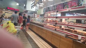 MAIN FOOD SERVICE COUNTER