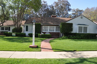 2 HOUSES ON SAME BLOCK
