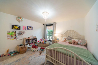 Enlarge photo 33