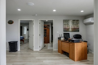 Enlarge photo 35
