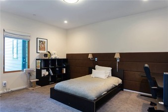 Enlarge photo 22