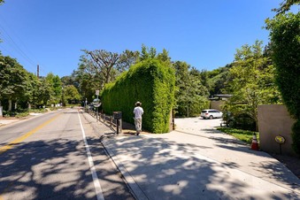 Enlarge photo 10