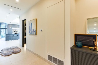 Enlarge photo 33
