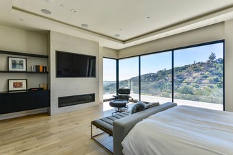 Enlarge photo 63