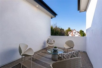 Enlarge photo 24