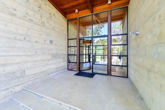 Enlarge photo 46