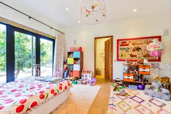 Enlarge photo 78