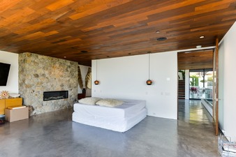 Enlarge photo 37