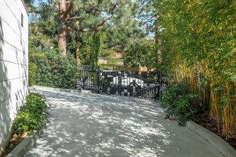 Enlarge photo 121