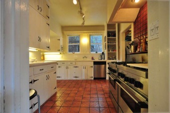 KITCHENS ON SAME STREET