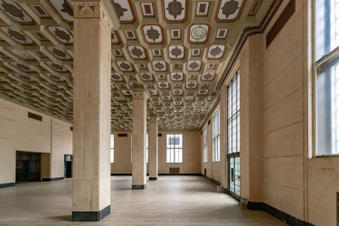 AUCTION HOUSES 