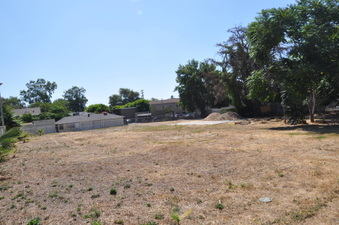 DIRT LOT /GARDEN