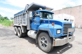 2000 RD688SX Tandem Axle Dump w 58 Rears