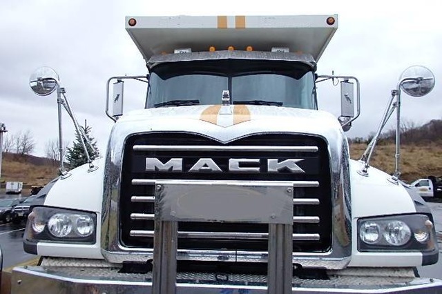 2017 Mack GU713 Granite