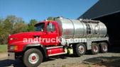 5000 Gallon septic pumping truck 