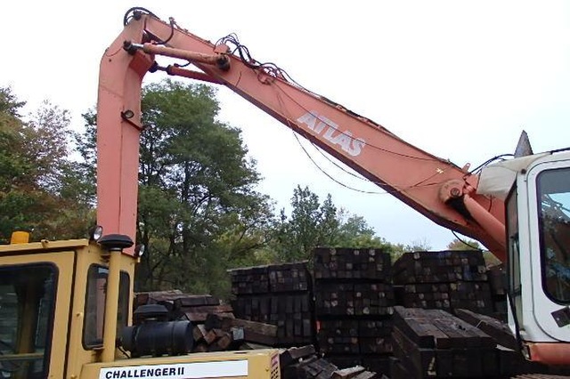 Used 2001 Atlas 1804LC Crawler Scrap Handler with 42'' Magnet for sale Used Atlas 1804LC Crawler Scrap Handler with 42'' Magnet
